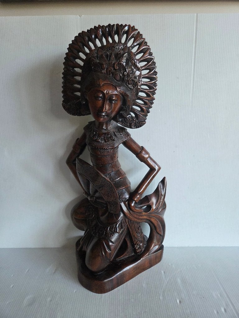 Balinees houtsnijwerk van een Djanger danseres - 40 cm, Oceanië, Houtsnijwerk, Ophalen of Verzenden, Handgemaakt