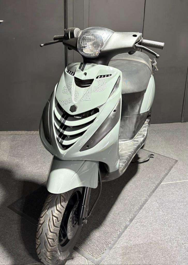 Piaggio zip Nardo grey 2022- 4850km, Ophalen, Zip, Zo goed als nieuw, Benzine