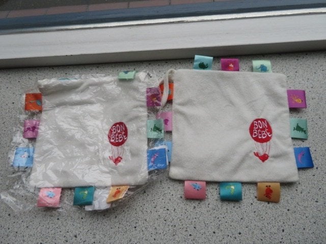 Labeldoek knisperdoek van Bonbébé Bon Bébé rode vogel met, Ophalen of Verzenden, Nieuw, Overige typen, Wasbaar