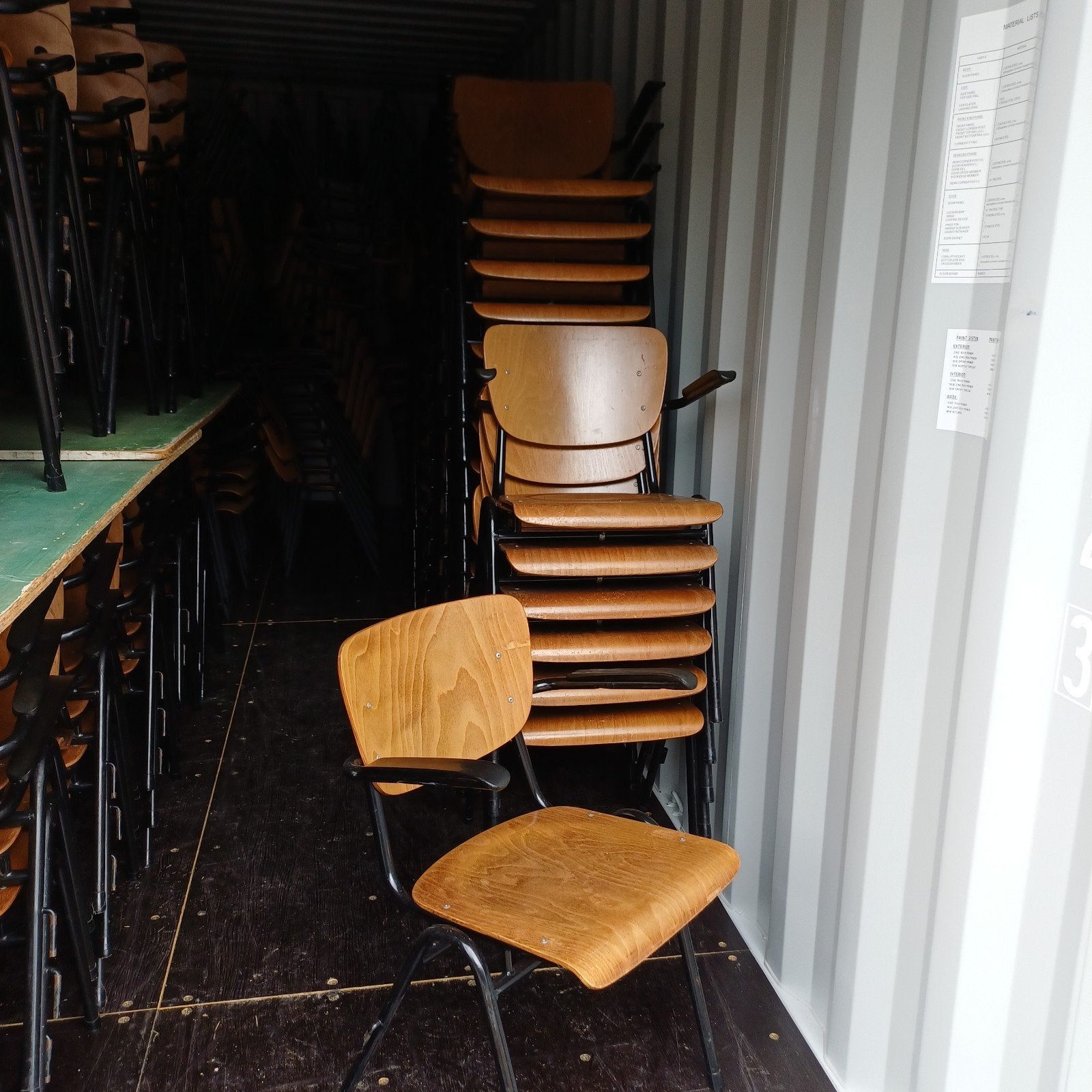 125 x vintage design partij stoelen school kerk stoelen, Ophalen, Gebruikt, Bruin, Vijf, Zes of meer stoelen