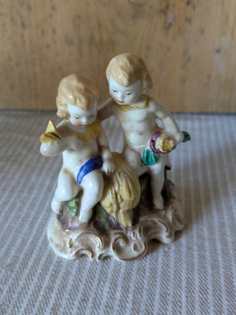 Porselein beeldje, cherubijntjes,  Goebel, Verzamelen, Ophalen of Verzenden, Zo goed als nieuw, Mens
