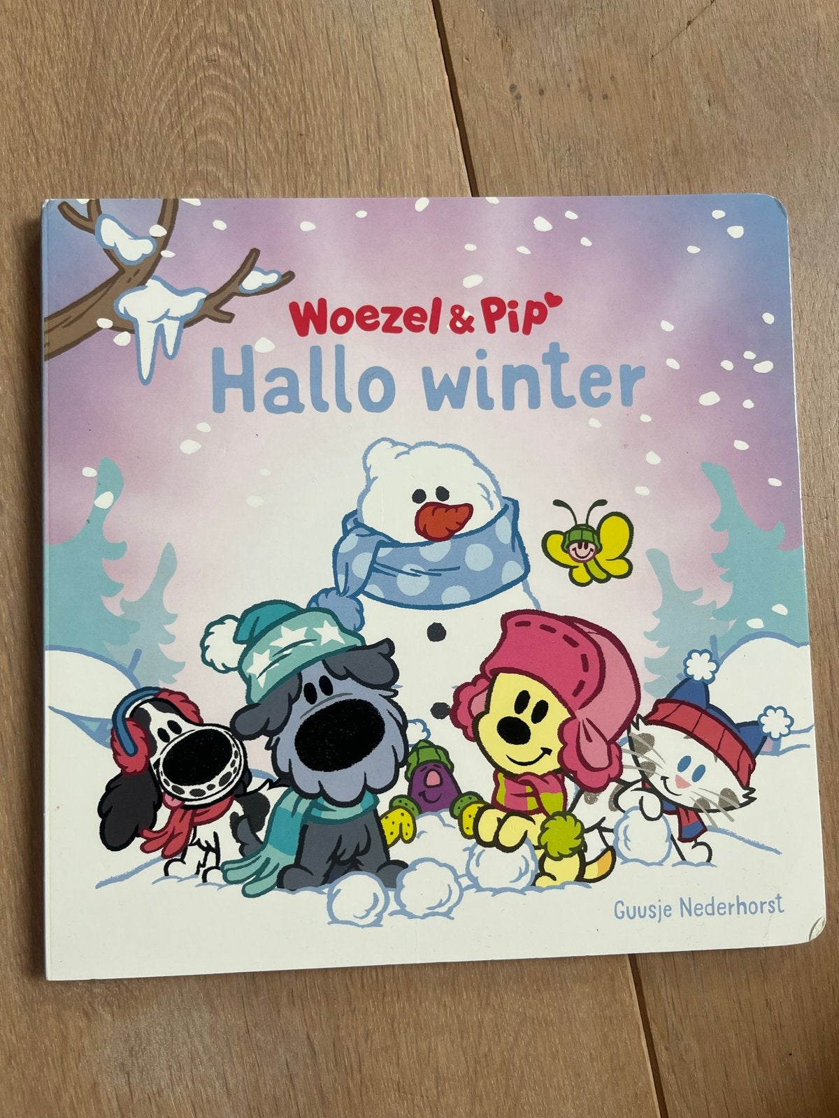 Woezel & Pip: Hallo winter - Guusje Nederhorst, Ophalen of Verzenden, Zo goed als nieuw, 2 tot 3 jaar