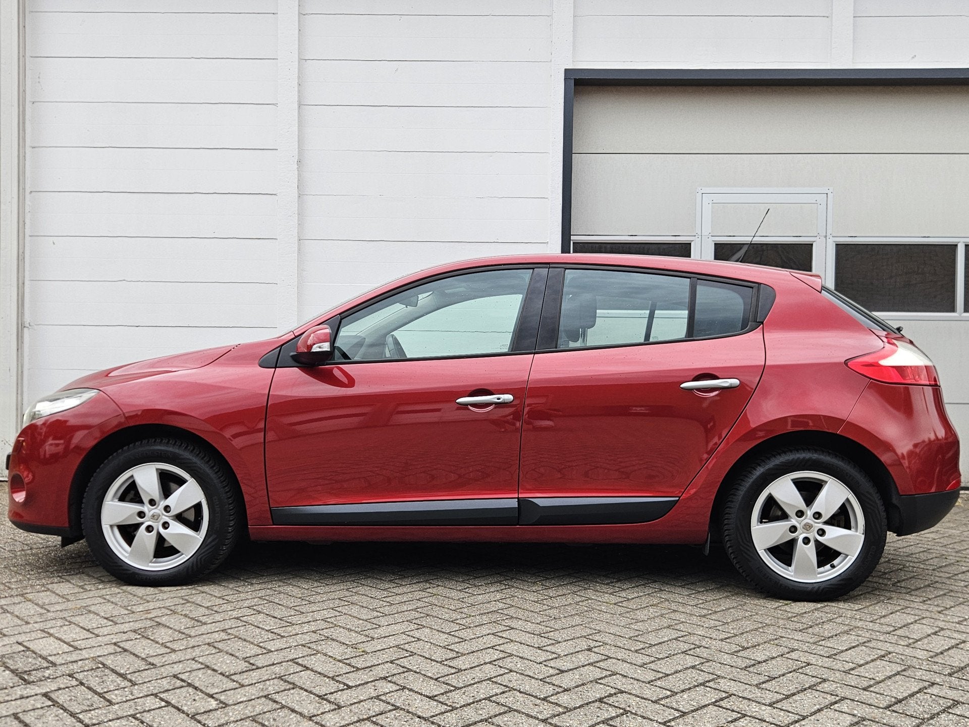 Renault Mégane 2.0 Dynamique /Automaat/Xenon/Airco/Cruise!, Auto's, Stof, Gebruikt, 4 cilinders, Origineel Nederlands
