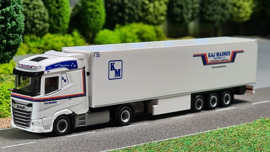 109 Herpa Kaj Madsen DK Daf XG koeloplegger, Ophalen of Verzenden, Nieuw, Bus of Vrachtwagen, Herpa