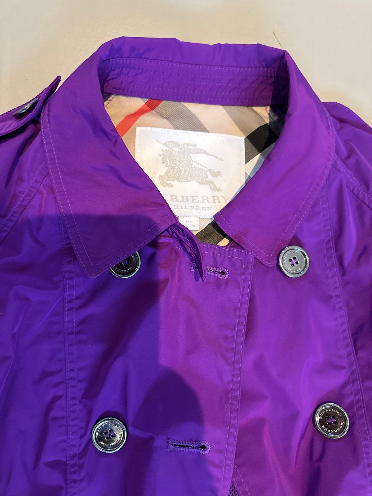 Burberry Children paarse trenchcoat, Ophalen, Nieuw, Maat 38/40 (M), Paars