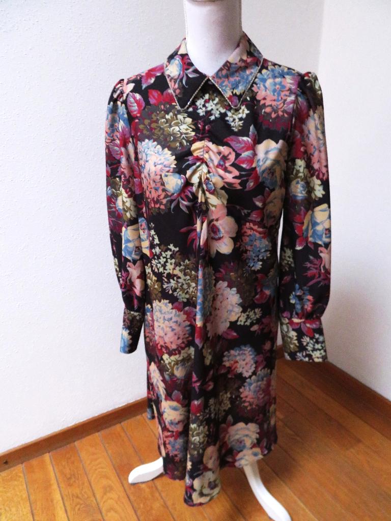X26 TARA JARMON exclusieve jurk zwart roze blauw 44 = 38 NL, Maat 38/40 (M), Tara Jarmon, Zwart, Nieuw