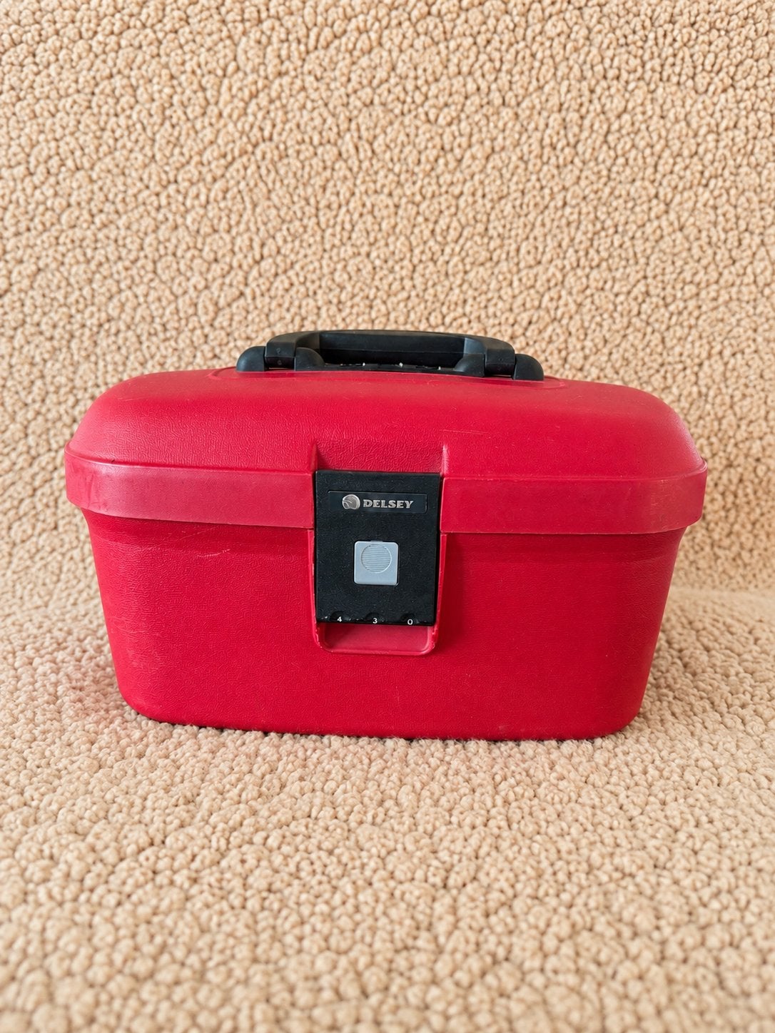 Delsey Beautycase Rood met Spiegeltjes en Slot, Gebruikt, Ophalen of Verzenden, Met slot, Hardcase
