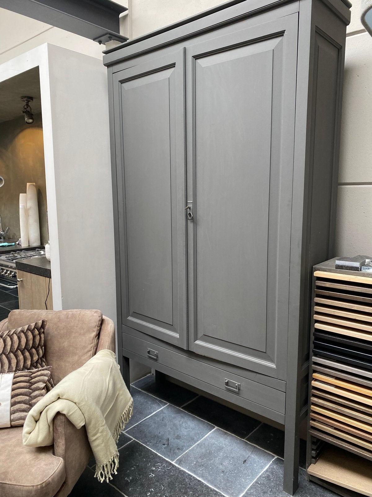Antracietgrijze kast, mat krijtverf, 230x130x40 cm, Ophalen, Nieuw, Keijserenco.nl, Keijser & Co