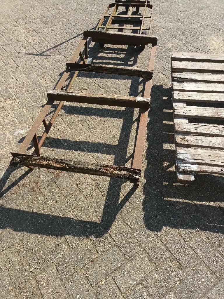 Antieke hefwagen uit de jaren 40/50 vorige eeuw, Ophalen