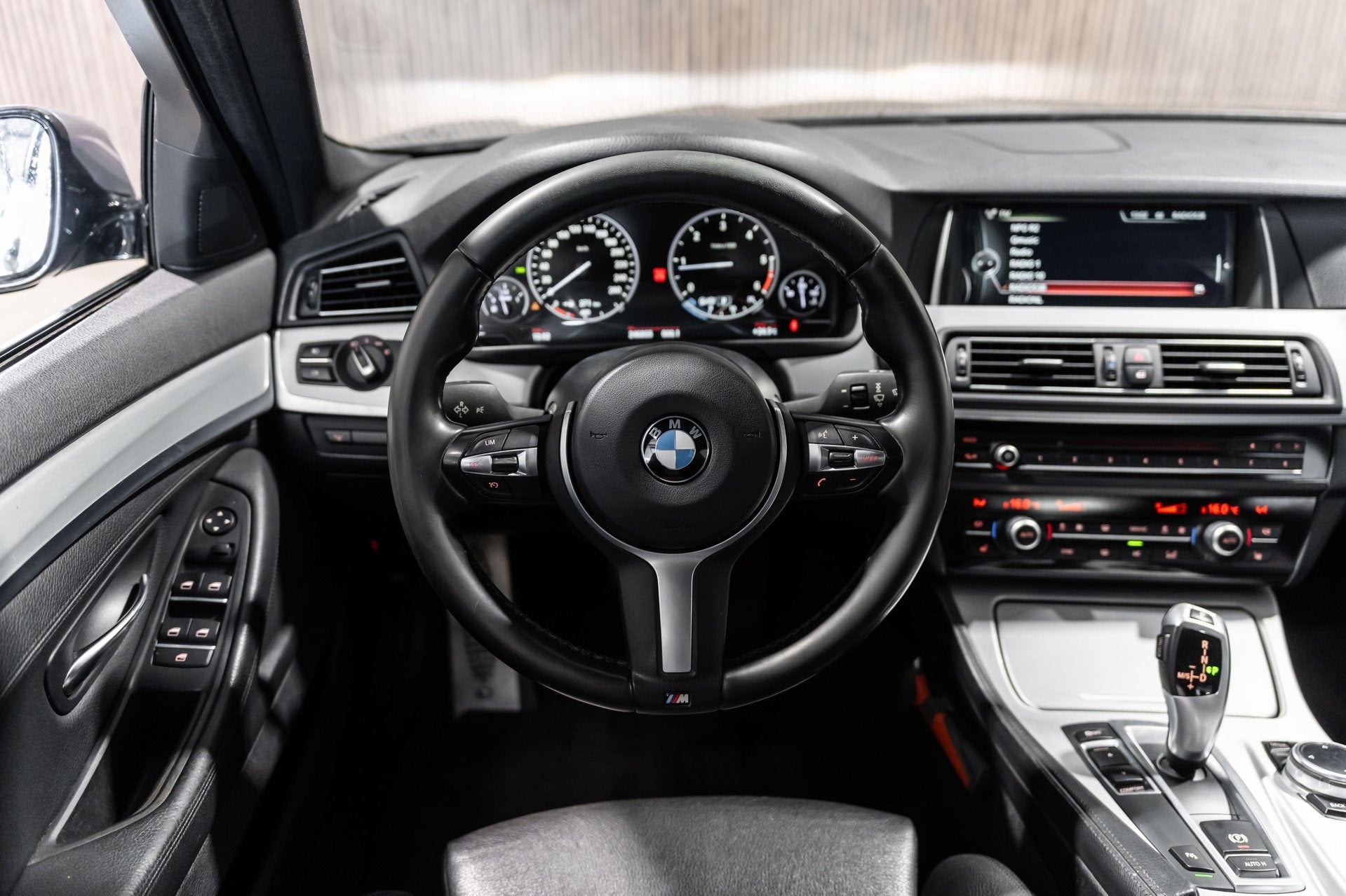 Foto 13 van BMW 5-serie High Executive M Sport | HUD | ACC | Leder | Aut