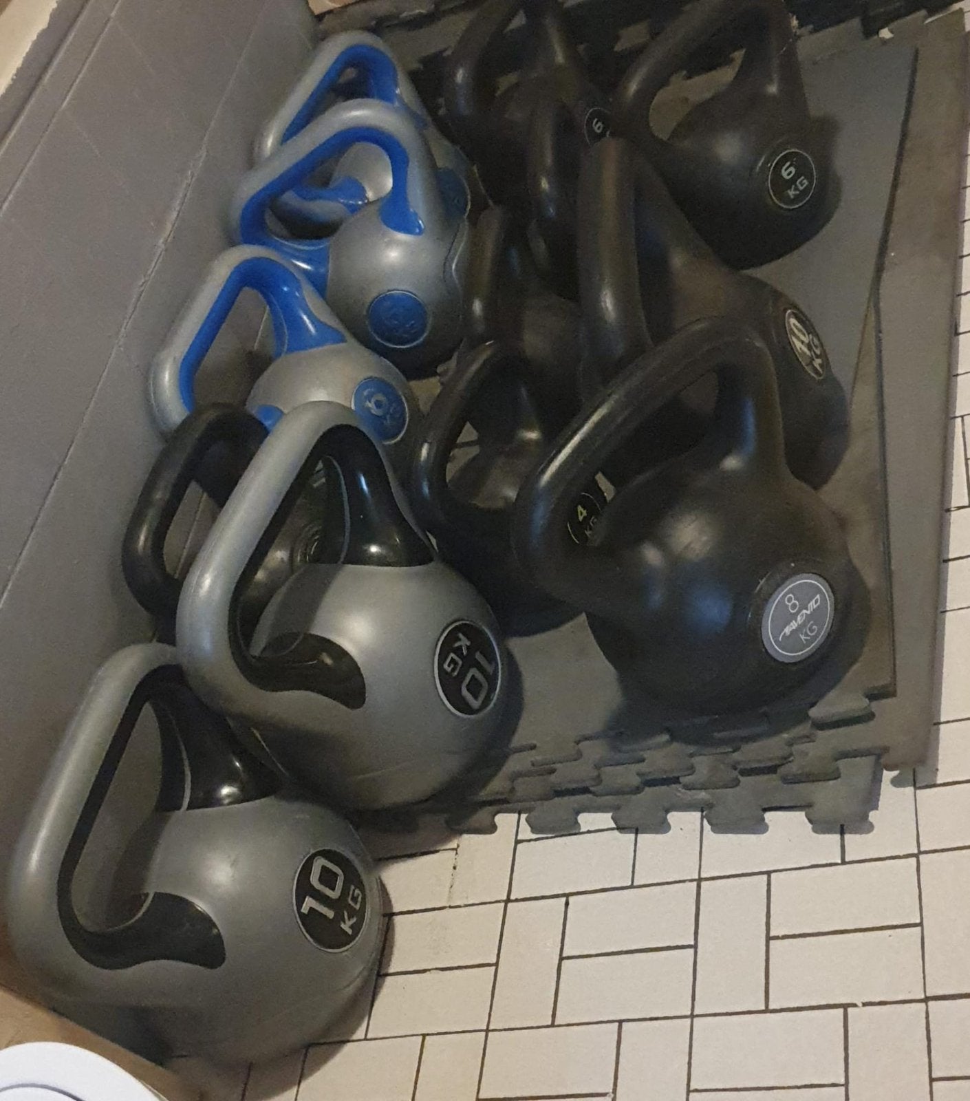 Diverse Kettlebells (4kg, 6kg, 8kg, 10kg) - Krachttraining, Ophalen of Verzenden, Gebruikt, Armen, Kettlebell