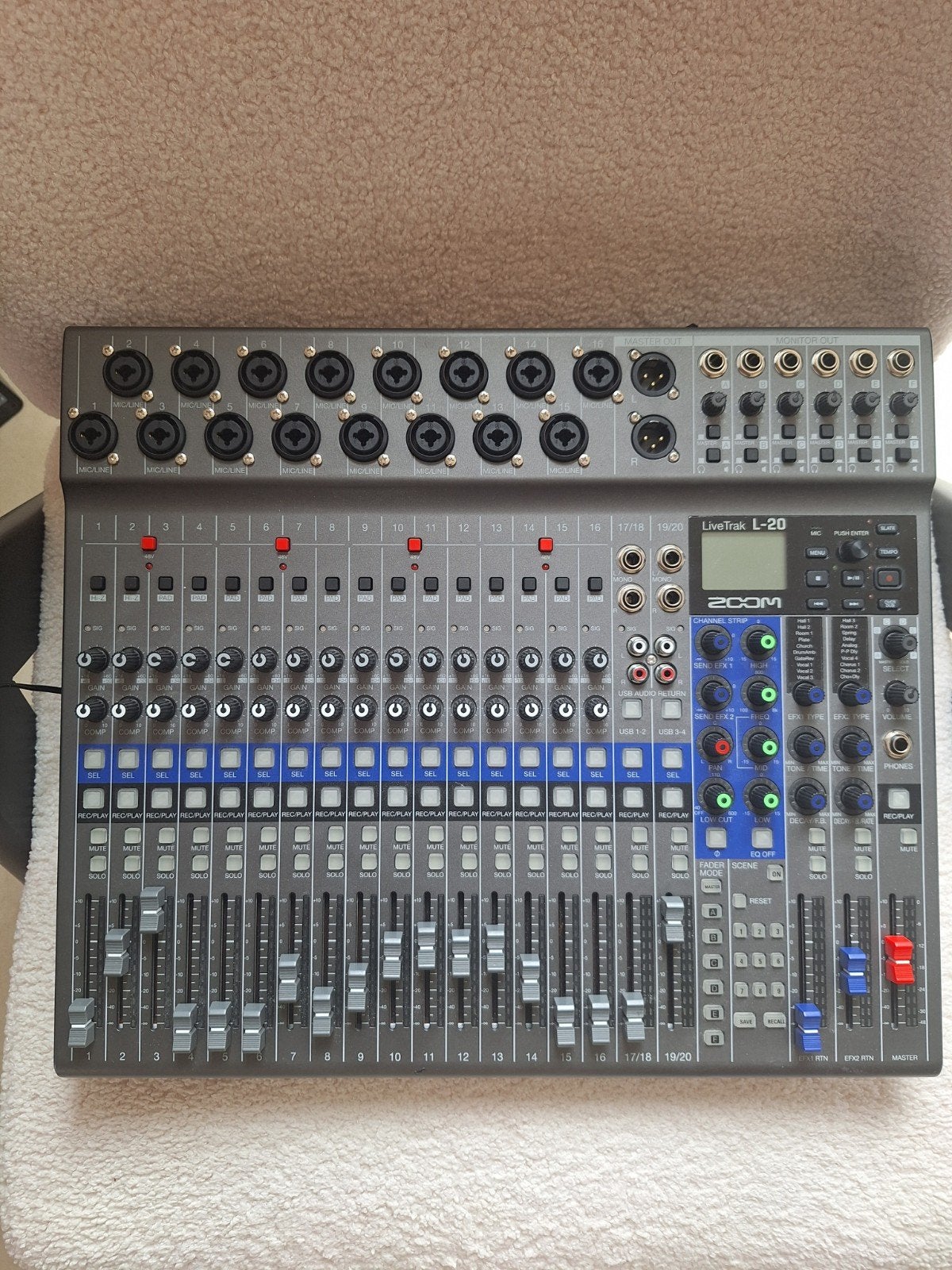 Zoom LiveTrak L-20 digitale mixer/recorder, Ophalen of Verzenden, Zo goed als nieuw, 20 kanalen of meer, Microfooningang