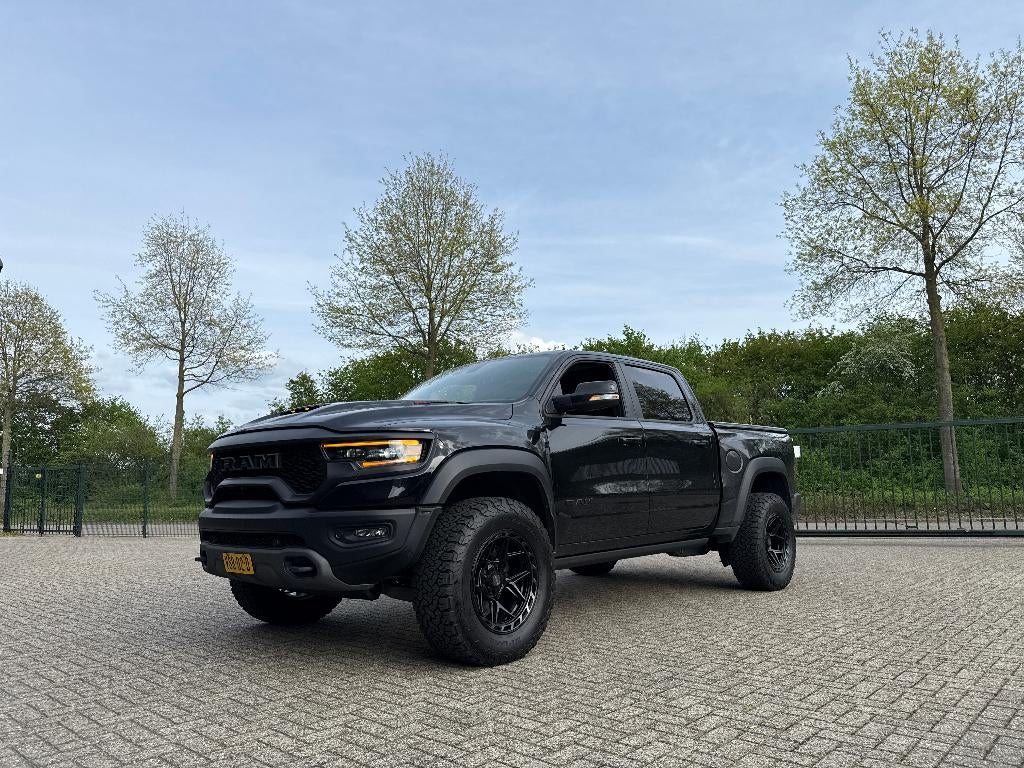 Dodge Ram 1500 TRX 2022 Zwart 712PK LPG Grijs Kenteken, Auto's, Automaat, 2968 kg, Zwart, Vierwielaandrijving