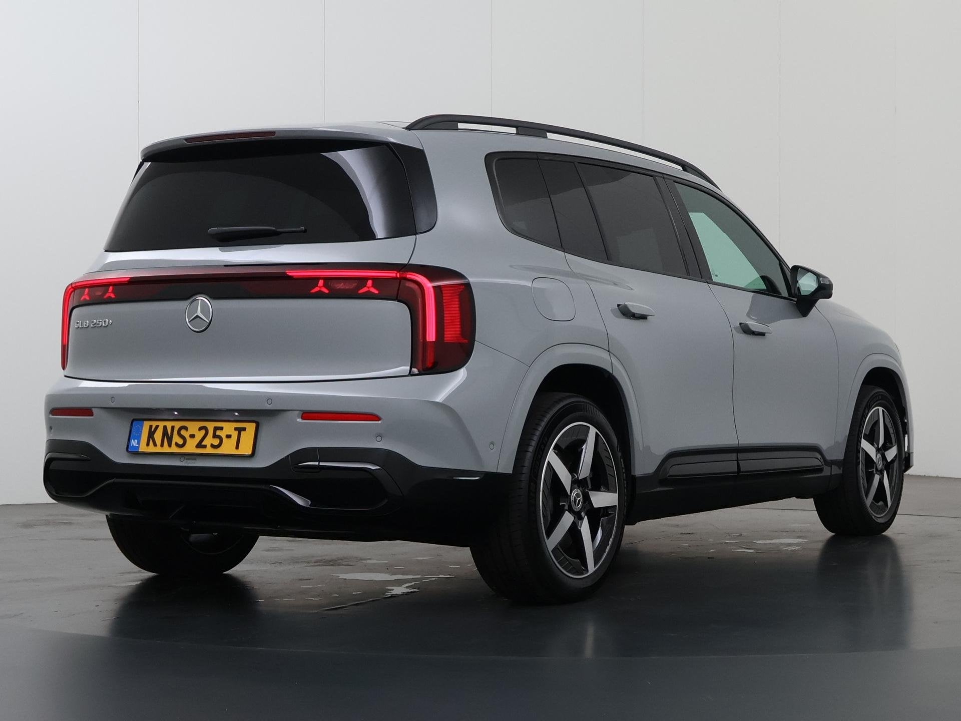 Mercedes-Benz GLB 250+ Business Solution AMG 85.5 kWh | Nigh, Auto's, Mercedes-Benz, 2095 kg, Achterwielaandrijving, Zwart, 607 km