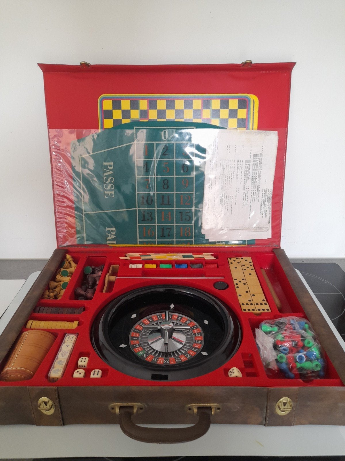 Spelletjes koffer, Ophalen of Verzenden, Gebruikt