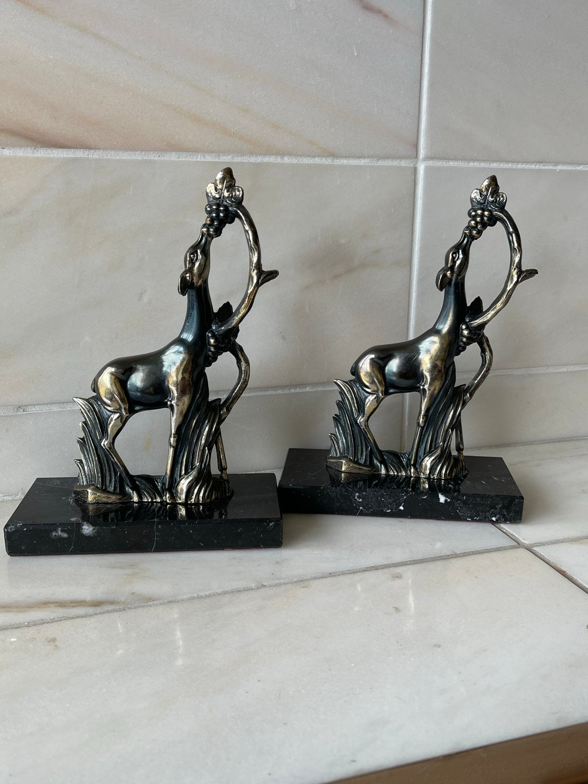 2 prachtige bronzen beelden van herten op marmeren sokkel, Ophalen of Verzenden, Brons