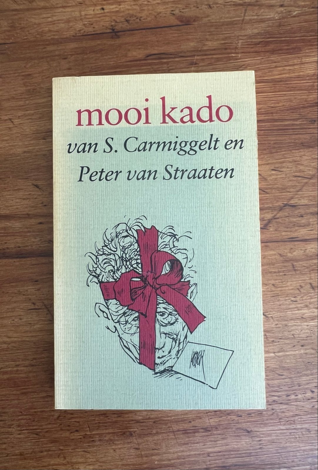 Mooi Kado - S. Carmiggelt en Peter van Straaten, Ophalen of Verzenden, Gelezen, Nederland