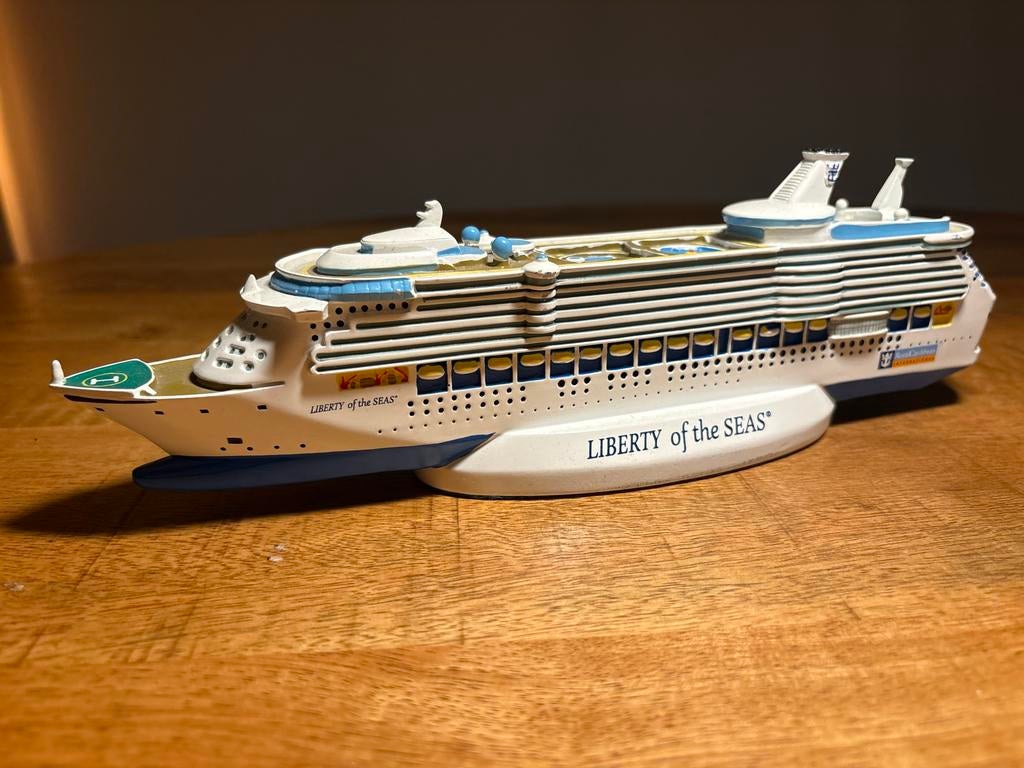 Royal Caribbean Liberty of the Seas schaalmodel cruiseschip, Ophalen of Verzenden, Zo goed als nieuw, Schaalmodel