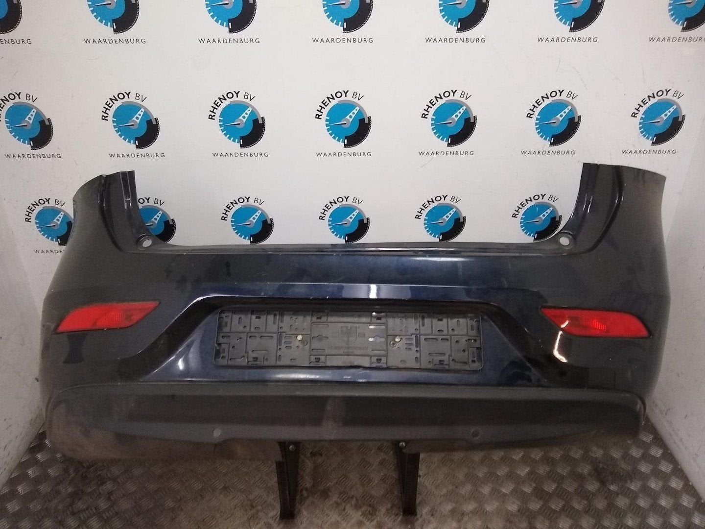 VOLVO V40 D2 BUMPER ACHTER 2015, Gebruikt, Ophalen of Verzenden, Stiba lid, Achter