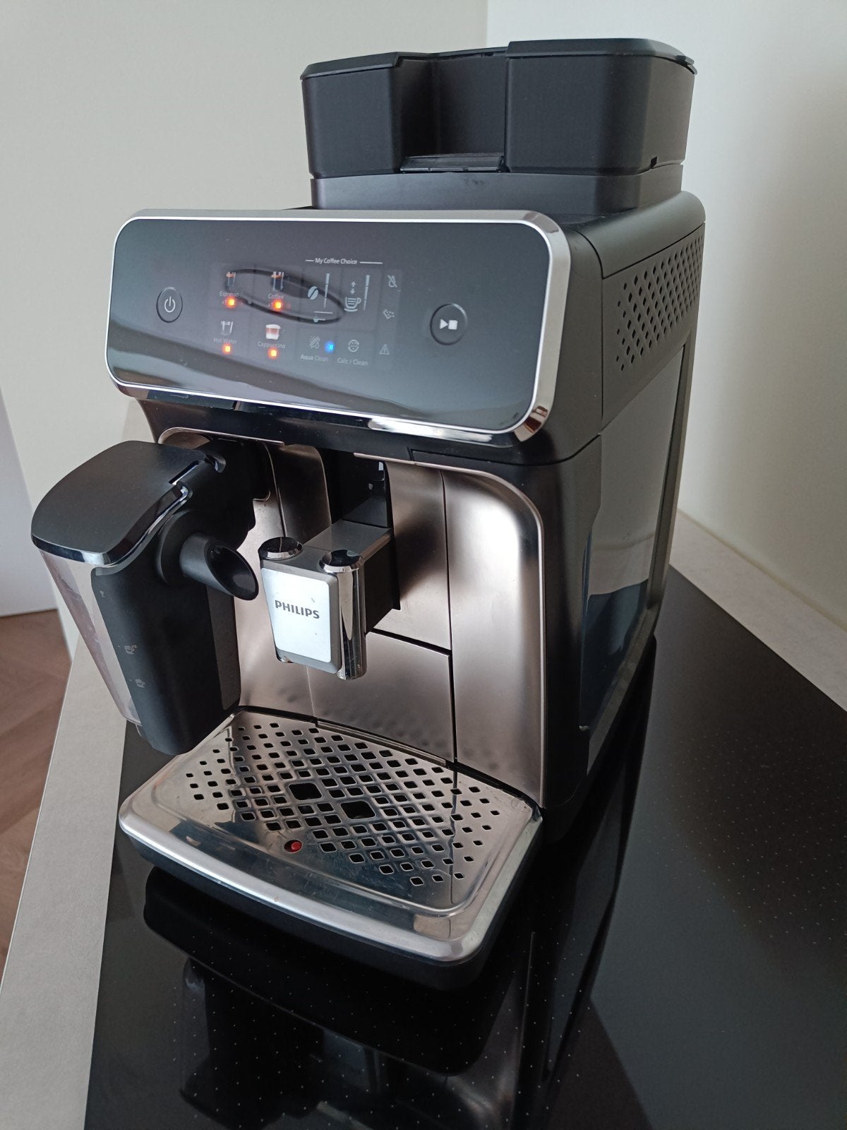 Philips 2300  + bonenreservoir verhoger en garantie, Ophalen, Espresso apparaat, Koffiebonen, Zo goed als nieuw