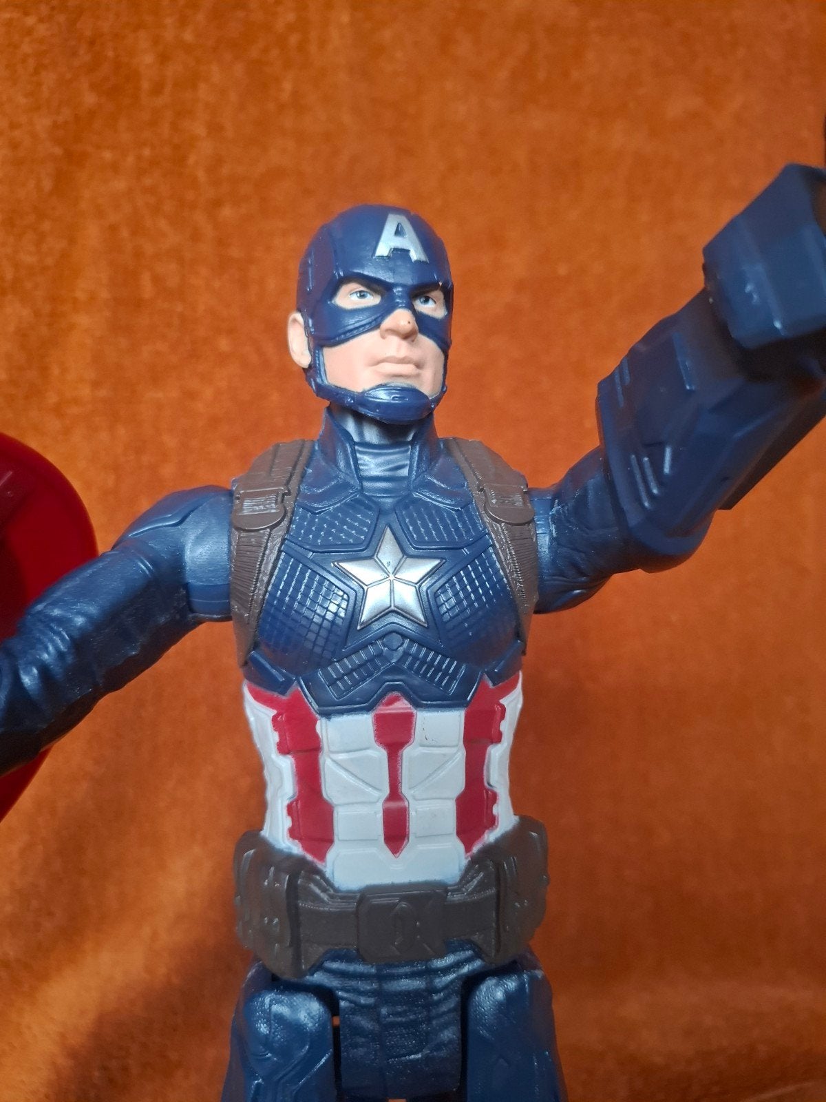 Captain America Actiefiguur met Schild - Marvel Avengers, Ophalen of Verzenden, Zo goed als nieuw
