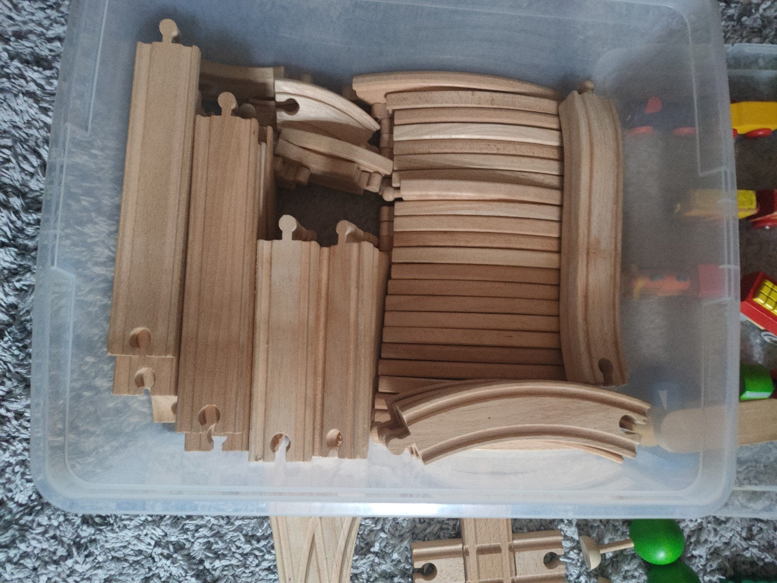 Grote set houten treinbaan met treinen en accessoires, Ophalen, Gebruikt, Rij- of Hobbelspeelgoed