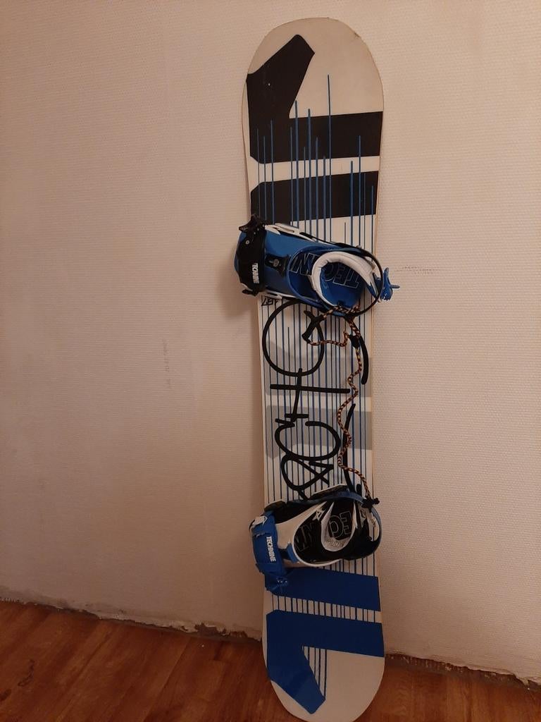 Snowbord tecnine 157, Ophalen of Verzenden, Zo goed als nieuw, Board