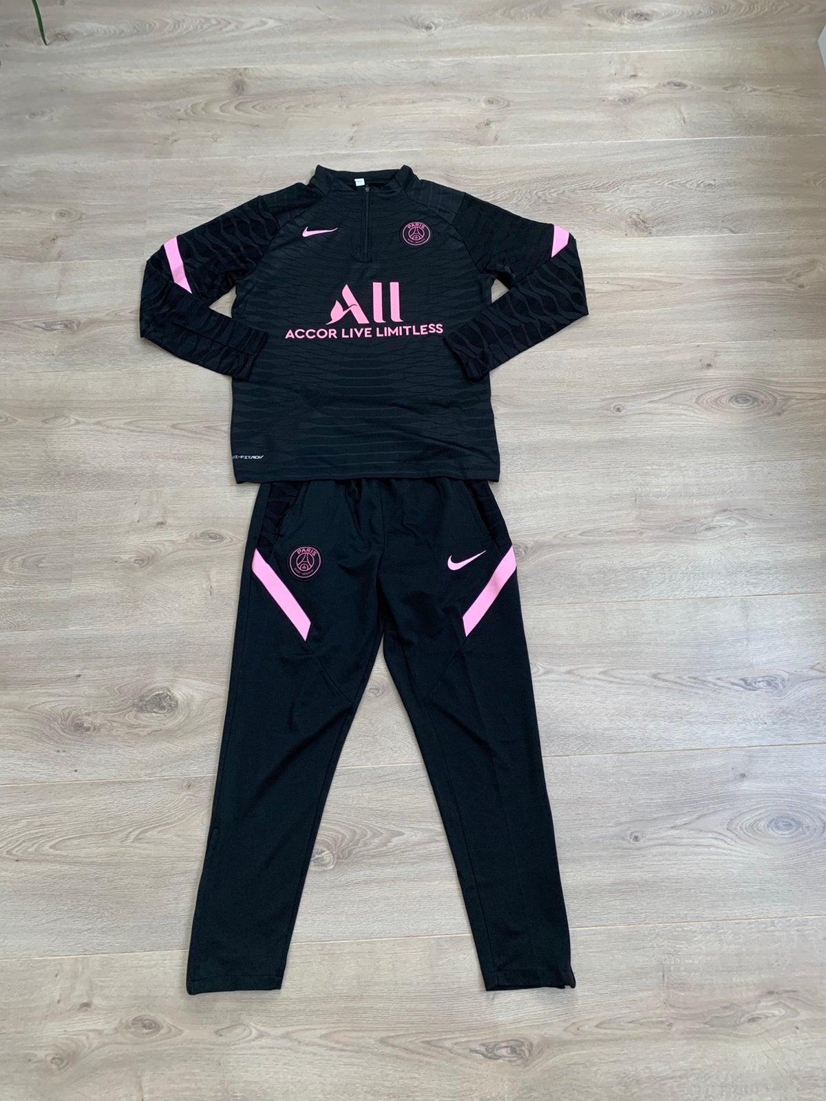 Mooi Nike PSG trainingspak mt S, Ophalen of Verzenden, Zo goed als nieuw, Trainingspak