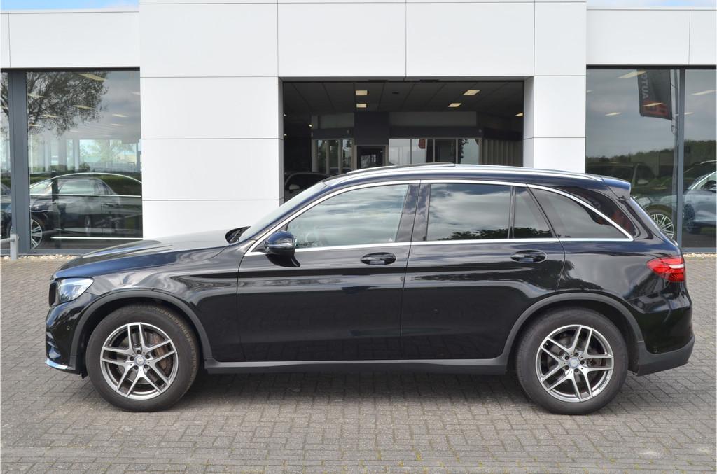 Mercedes-Benz GLC 250 d 4MATIC AMG Panoramdak | Distronic pl, Auto's, Mercedes-Benz, Automaat, Stof, Gebruikt, Zwart