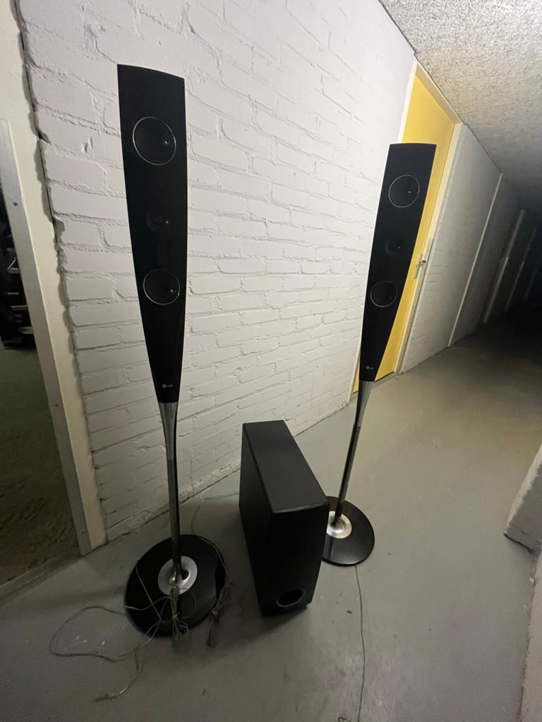 LG Speakerset met subwoofer en 2 zuilspeakers, Audio, Tv en Foto, Luidsprekers, Gebruikt, 120 watt of meer, Front, Rear of Stereo speakers