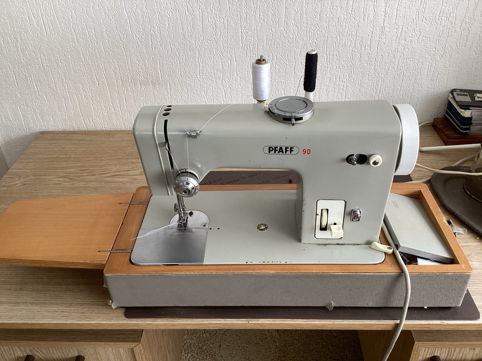 Pfaff 90 Naaimachine met voetpedaal bediening, Ophalen, Gebruikt, Naaimachine, Pfaff
