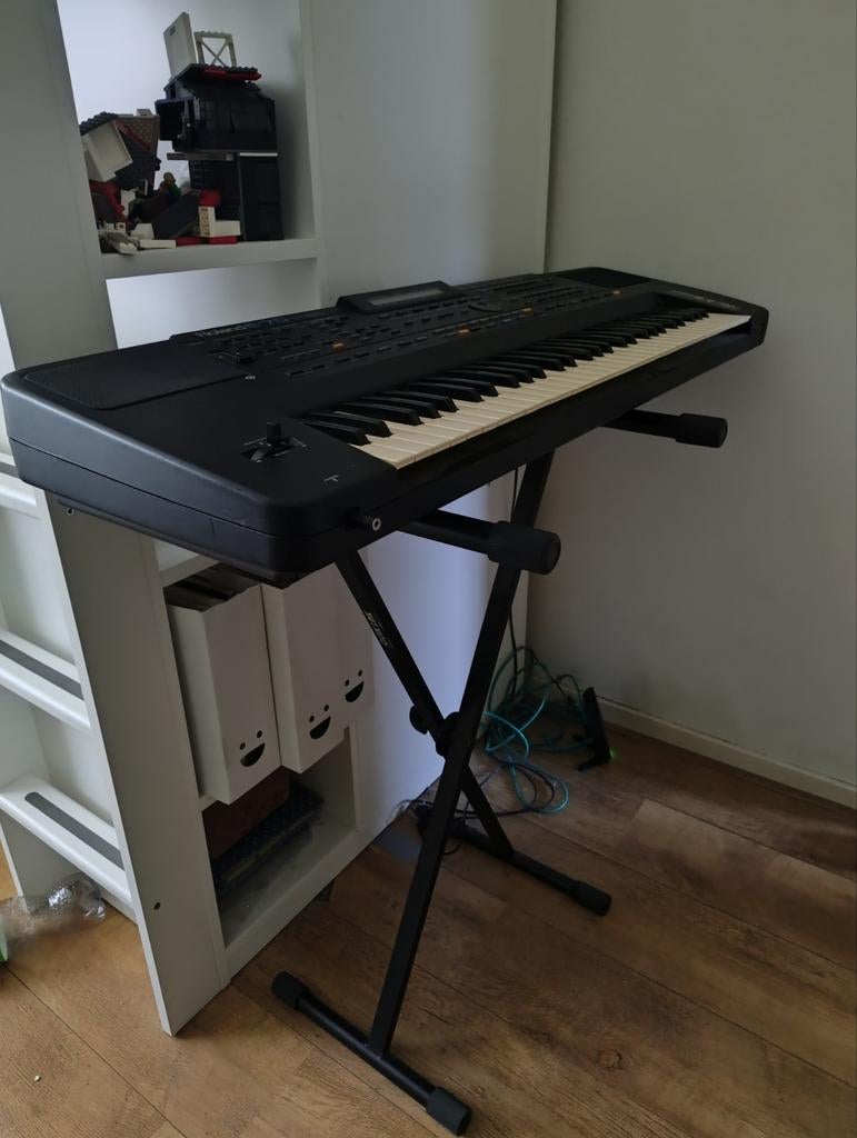 Roland E-70 Keyboard met standaard, Muziek en Instrumenten, Keyboards, Roland, Ophalen of Verzenden, Met standaard, 61 toetsen