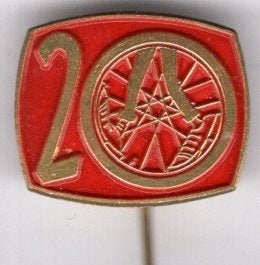 20 KM lopen en of fietsen rood op koper speldje ( F_278), Verzamelen, Ophalen of Verzenden, Zo goed als nieuw, Sport, Speldje of Pin