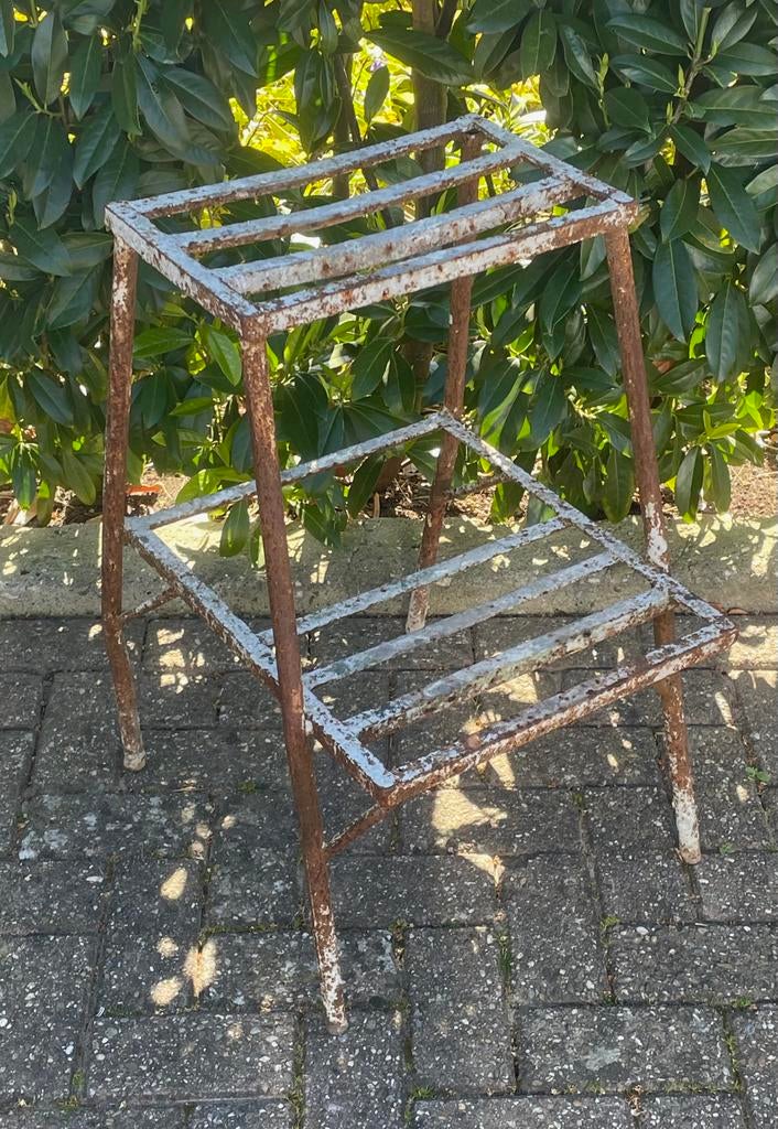 Brocante oud ijzeren trapje / planten rekje / etagiere, Ophalen
