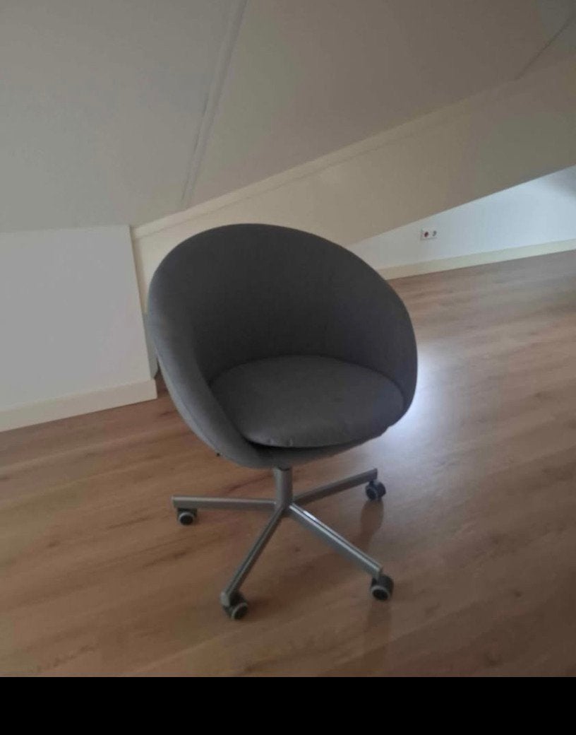 IKEA SKRUVSTA Bureaustoel met klein vlekje, Huis en Inrichting, Stoelen, Ophalen, Gebruikt, Stof, Eén