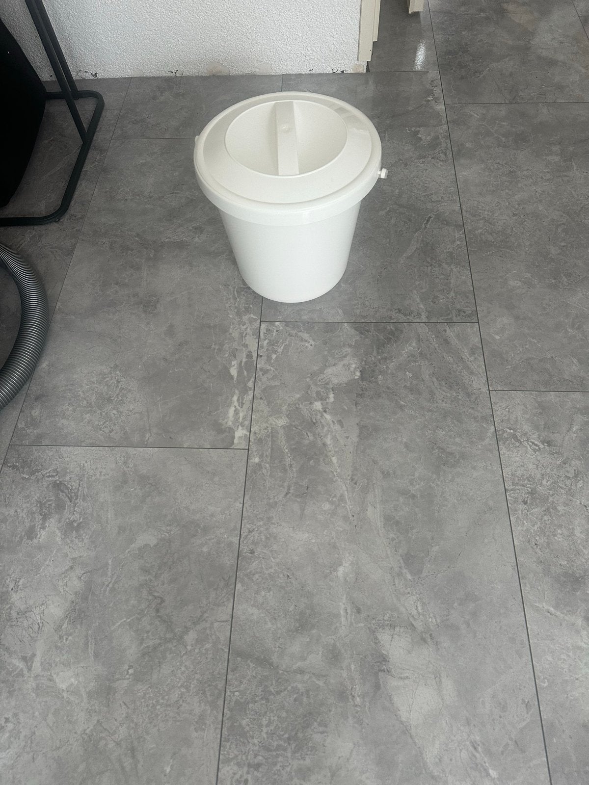 Witte luier emmer met deksel - 10 liter, Kunststof, Gebruikt, Ophalen of Verzenden, Minder dan 10 liter