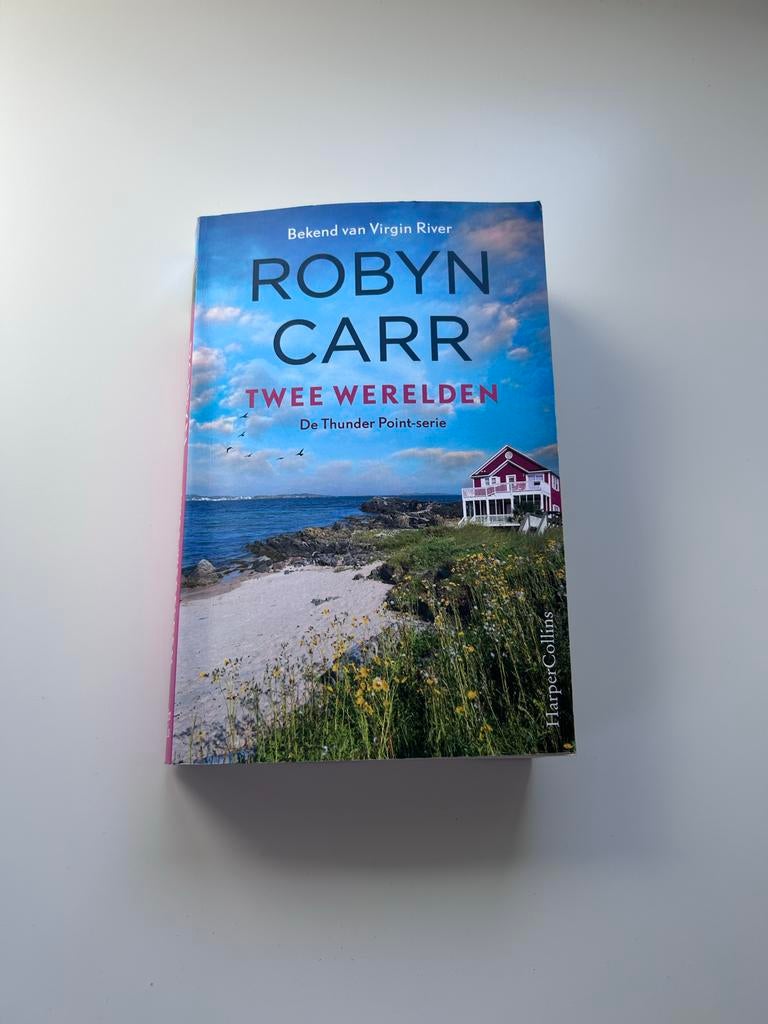 Robyn Carr - Twee werelden, Ophalen of Verzenden, Zo goed als nieuw, Nederland, Robyn Carr