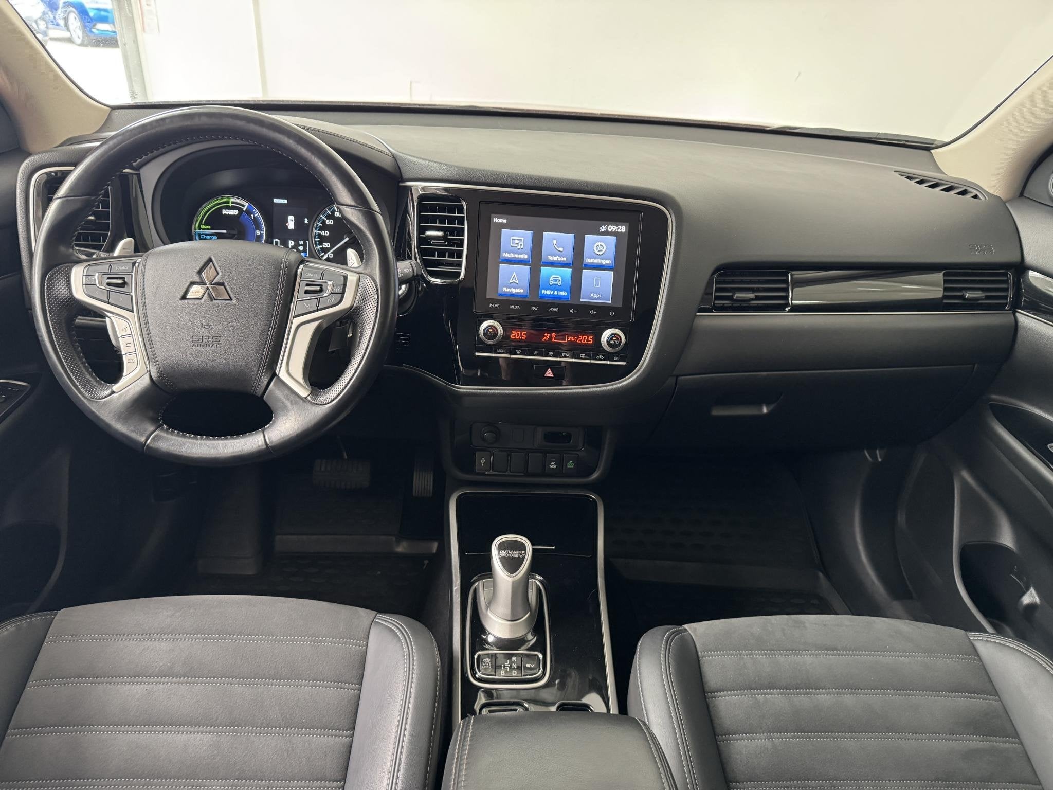 Mitsubishi Outlander 2.4 PHEV Intense | Trekhaak | Navigatie, Auto's, Automaat, 4 cilinders, Plug-in hybride, Bedrijf