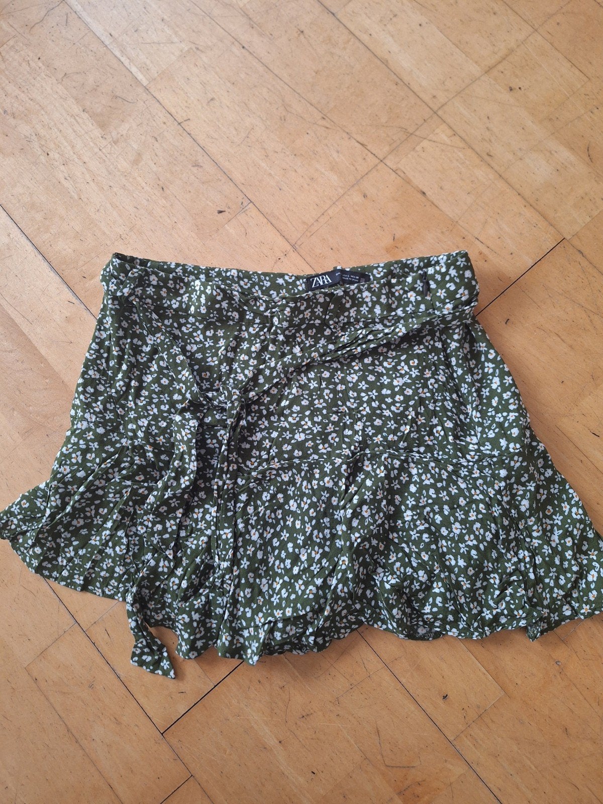Zara groen gebloemd rokje maat L, Kleding | Dames, Rokken, Zara, Maat 42/44 (L), Ophalen of Verzenden, Gedragen