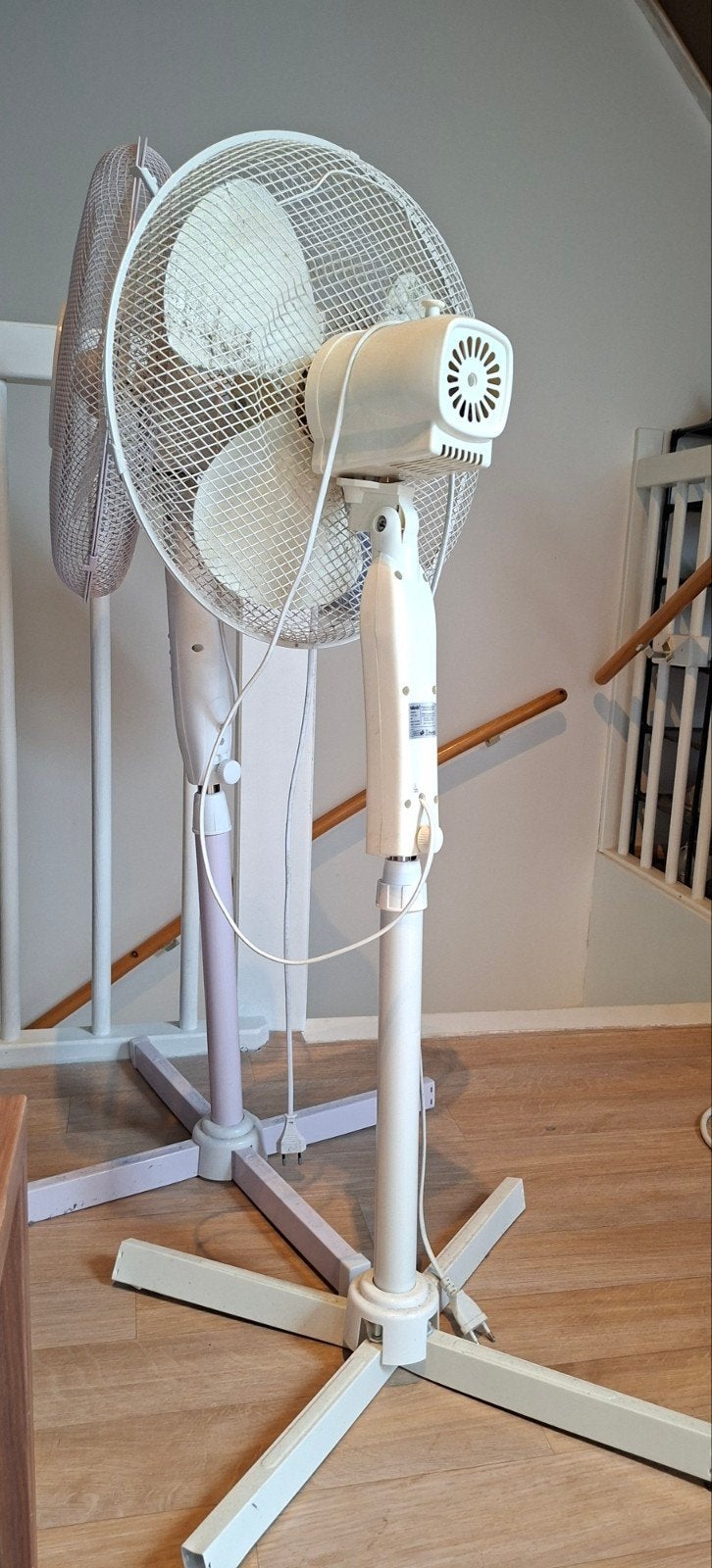 2x Witte Statiefventilator - defect of slecht werkend, Ophalen, Gebruikt, Statiefventilator