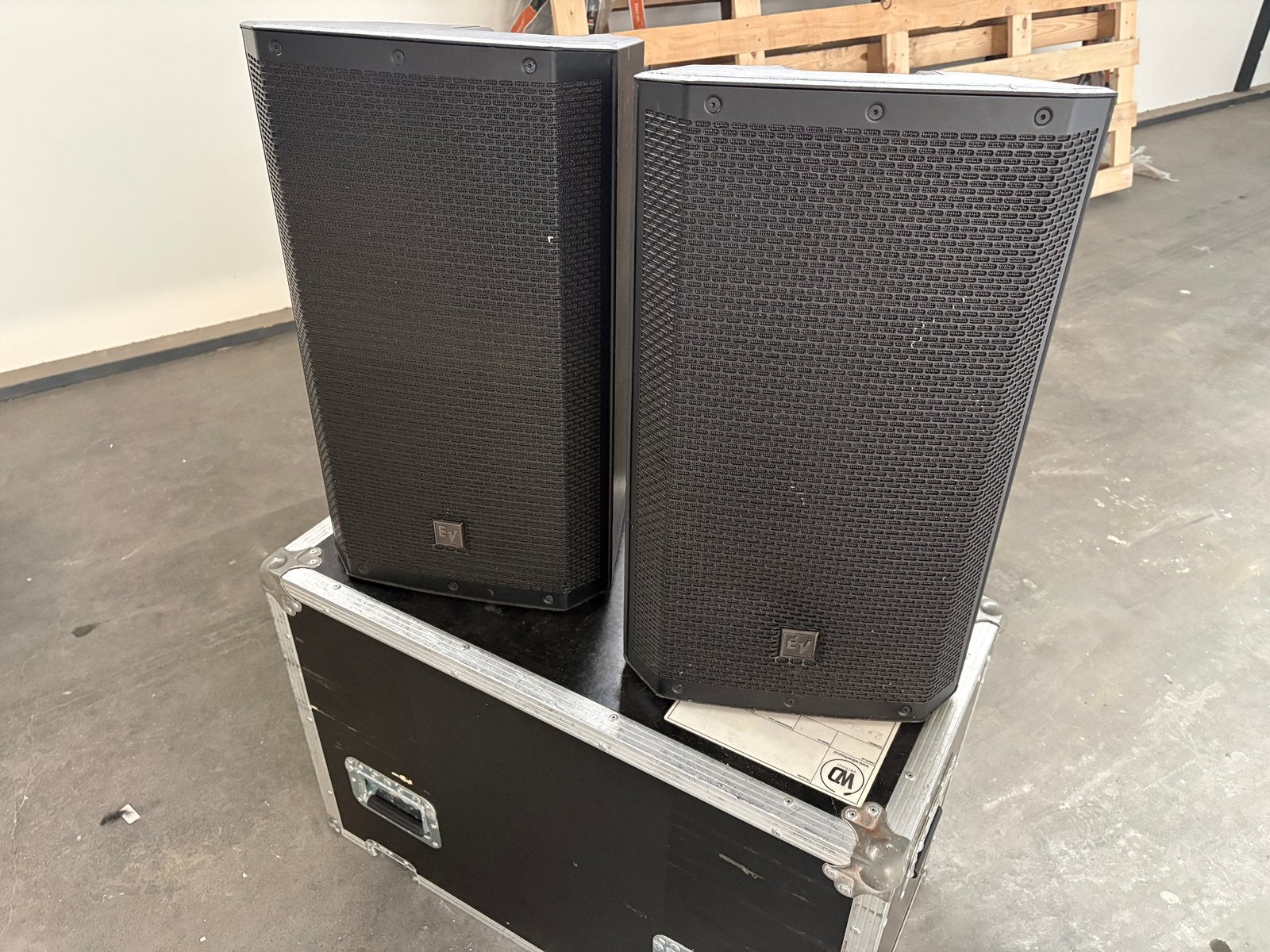 2x electro voice zlx12p speakers inclusief flightcase, Ophalen, Zo goed als nieuw