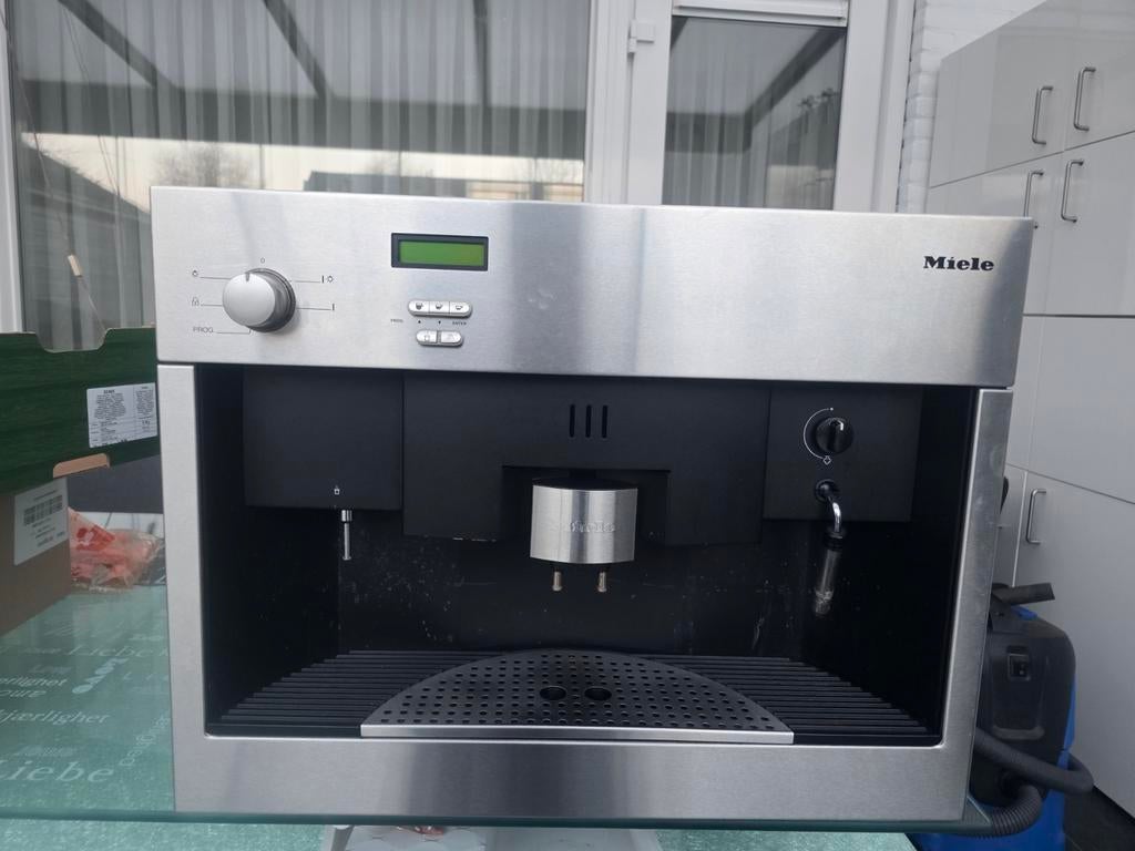 Miele inbouw koffieautomaat - geeft ontluchten aan, Stoompijpje, Koffiemachine, Niet werkend, Koffiebonen