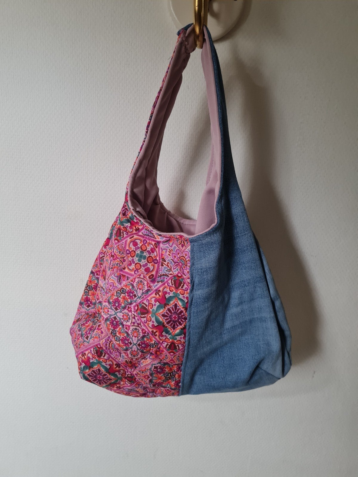 Handgemaakte Boho Tas - Uniek en Stijlvol, Ophalen of Verzenden, Nieuw, Roze, Schoudertasje