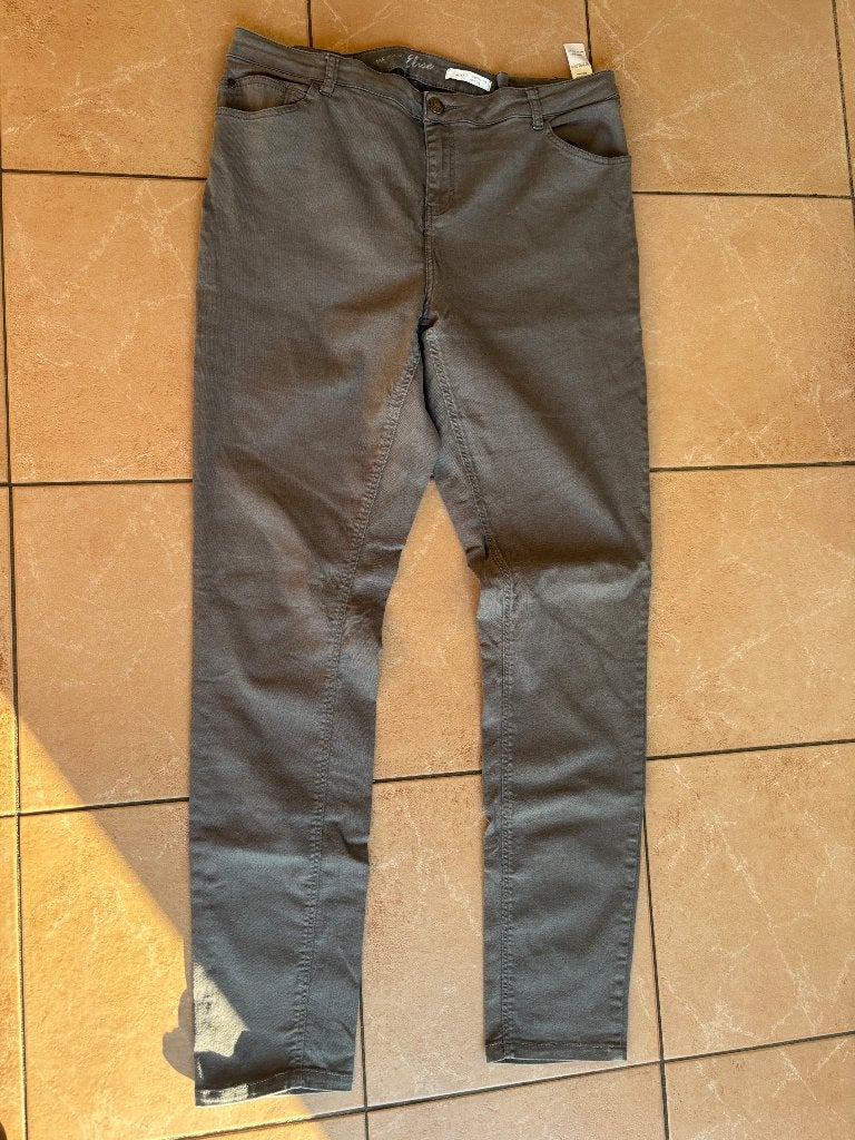 Mooie grijze spijkerbroek mt 46, Kleding | Dames, Grote Maten, Ophalen of Verzenden, Zo goed als nieuw, Miss Etam, Grijs