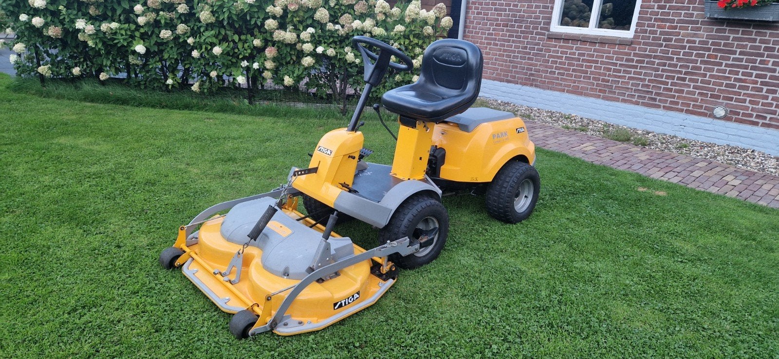 Stiga Park Compakt 16 HST AWD 4X4.