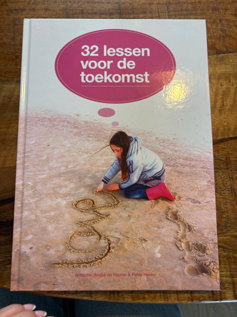 Boek: 32 lessen voor de toekomst - Inzichten voor morgen, Ophalen of Verzenden, Alpha, Nieuw, HBO