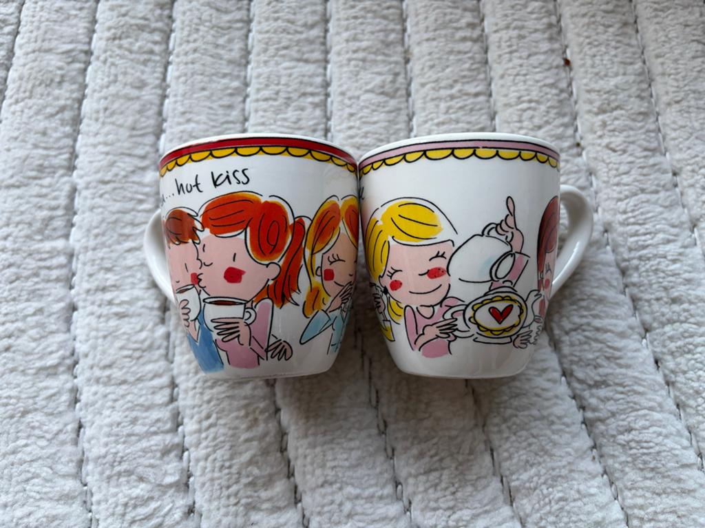 2x Blond Amsterdam ‘Even Bijkletsen’ minmok rood/roze, Huis en Inrichting, Keuken | Servies, Blond Amsterdam, Ophalen of Verzenden