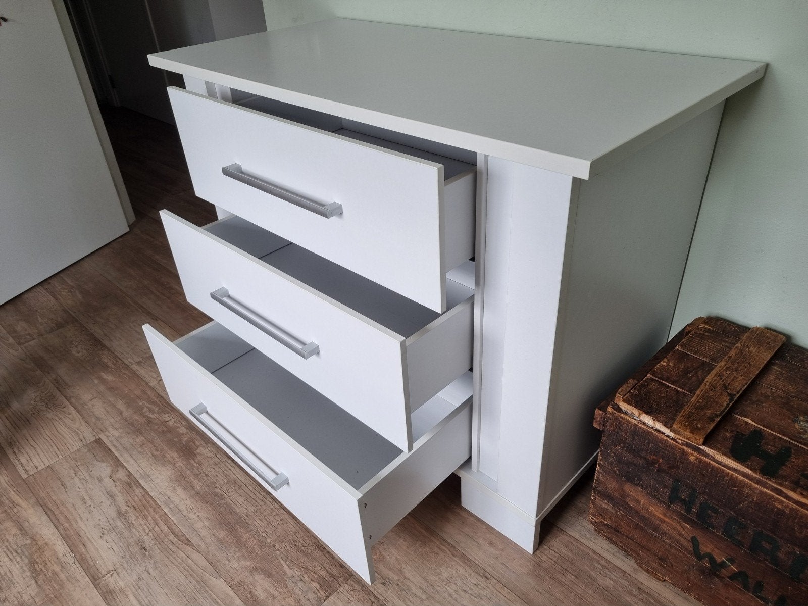 Witte commode met 3 lades en ruim blad, Ophalen