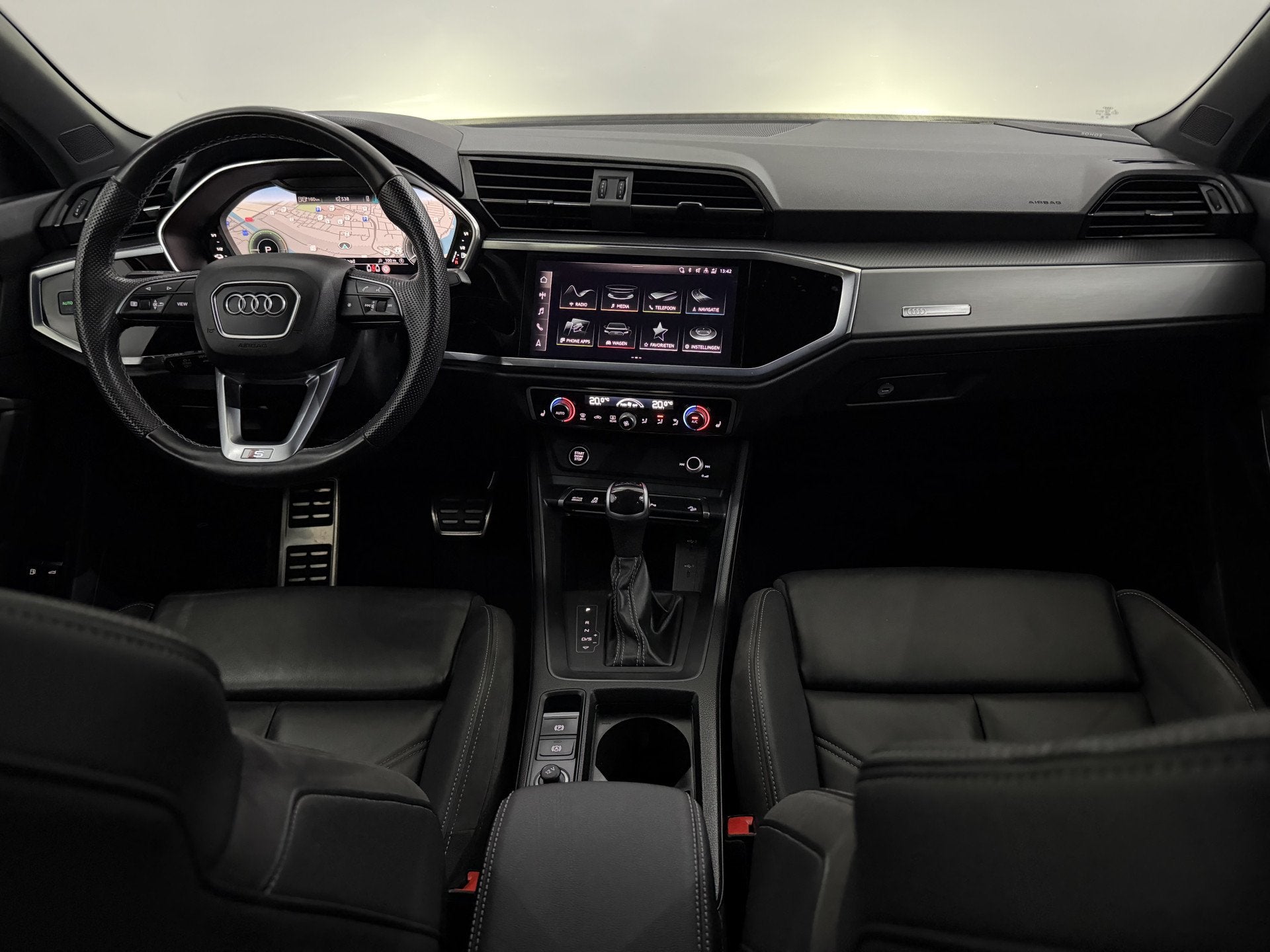 Audi Q3 Sportback 45 TFSI e S Edition Plug-in Leder, Camera,, Auto's, Audi, Gebruikt, Euro 6, 116 pk, Zwart