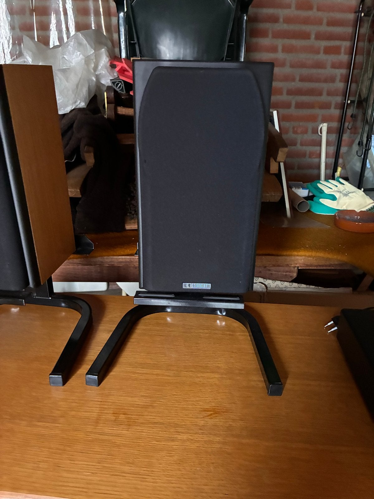 Mission 731 Luidspreker met (losse) metalen voet/standaard